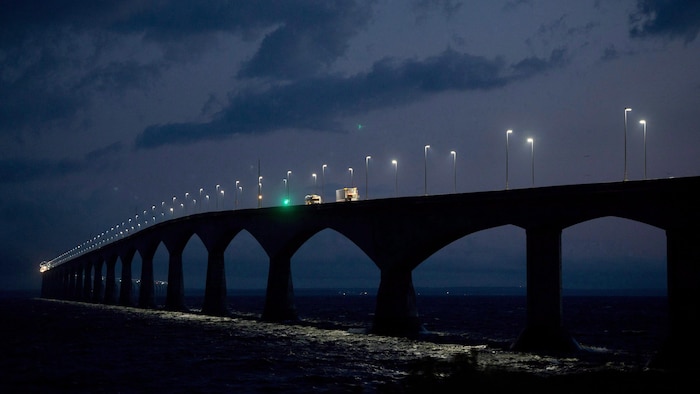 La circulation le soir sur le pont de la Confédération le 14 août 2013.