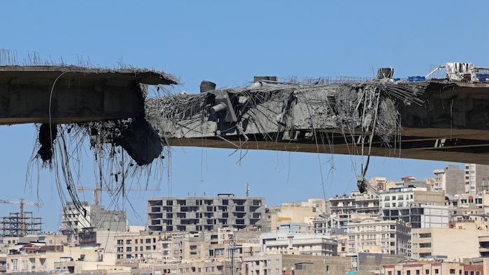 Un pont détruit.