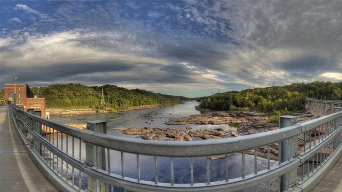 La vue du pont de la Gabelle, à Saint-Étienne-de-Grès, en Mauricie