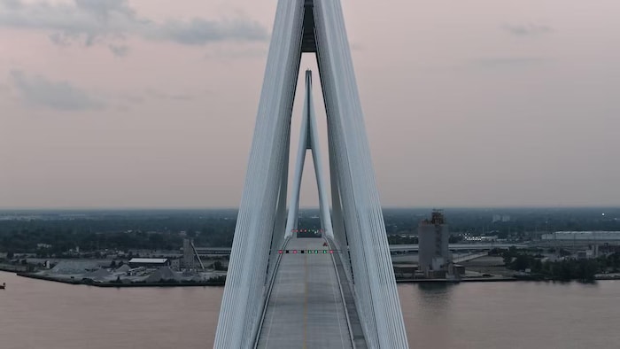 Vue aérienne du pont international Gordie Howe la veille de son ouverture à la circulation en 2026.