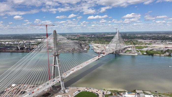 Une vue aérienne du pont Gordie-Howe en construction à la frontière Windsor-Détroit, le 10 mai 2024.