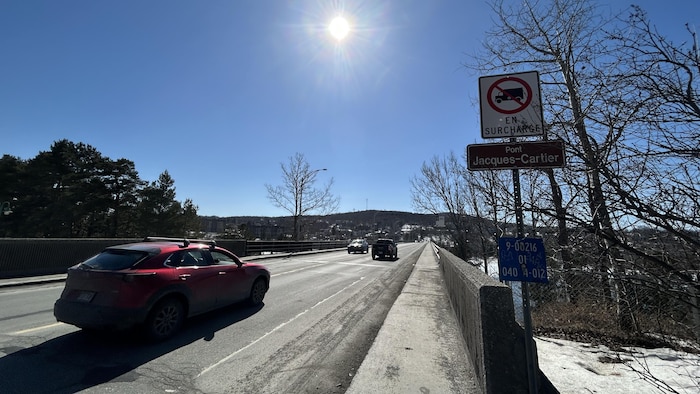 AUBE du 15 août 2021 5h48 (Vue K1)  Pont Jacques Cartier de Sherbrooke et rivière Magog main image 1
