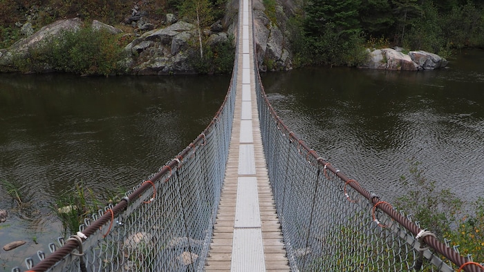 Pinawa Bridge Pinawa : une promenade électrique | Radio-Canada