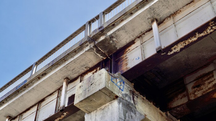 Un pont devant être reconstruit.