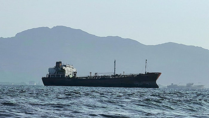 Un navire au large du port d'Aden.