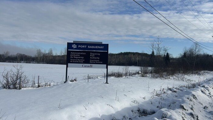 Une affiche du port de Saguenay en hiver.