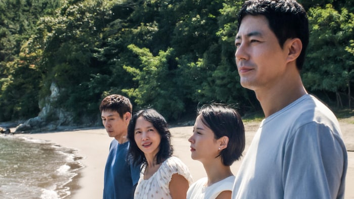 Sul Kyung-gu, Jeon Do-yeon, Cho Yeo-jeong et Zo In-sung dans une image d'un film.