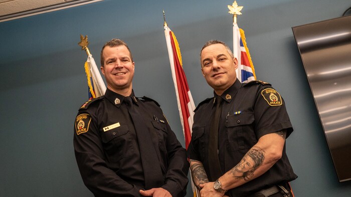 Photo de Chris Brown et de l'inspecteur Brunette.