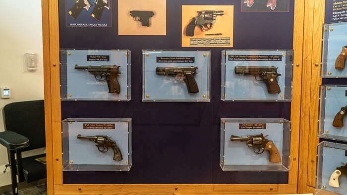 Photo d'armes au Musée de la police de la région de Sudbury.