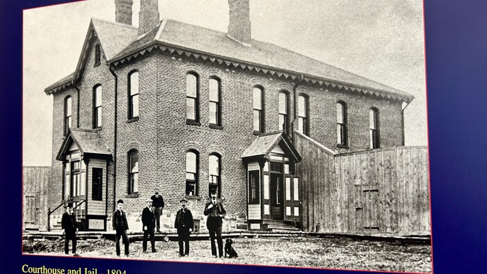 Photo du palais de justice de Sudbury en 1894.