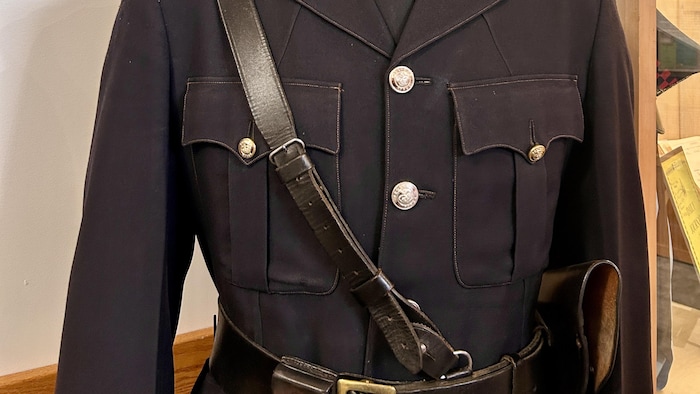 Photo d'un uniforme des années 1960.