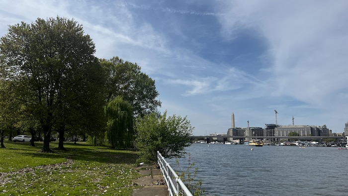 Le Potomac est photographié à partir du parc East Potomac, à Washington, le 12 avril 2026.