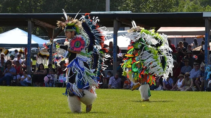 Une danse traditionnelle autochtone. 
