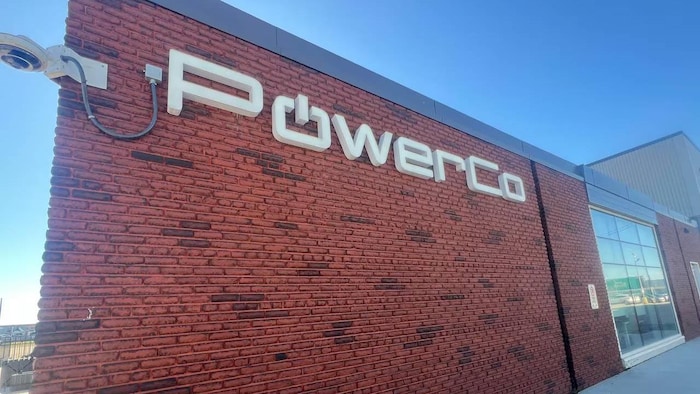 Façade du bureau temporaire de PowerCo à St. Thomas.