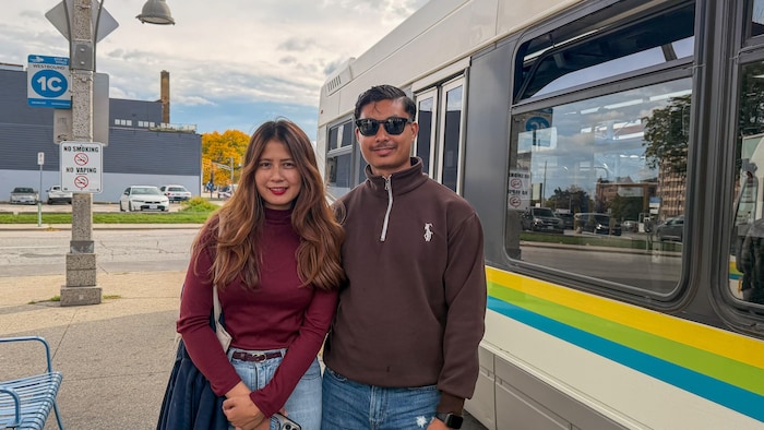 Prabinal Duwal et Abashesh Napit au Windsor International Transit Terminal.