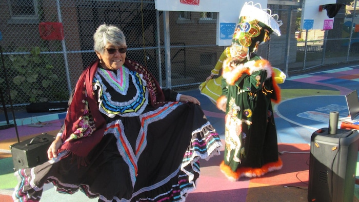 Graciela bailando con un traje folklórico mexicano durante la Fiesta de la Herencia Latinoamericana organizada por Copatla el verano del 2019. 