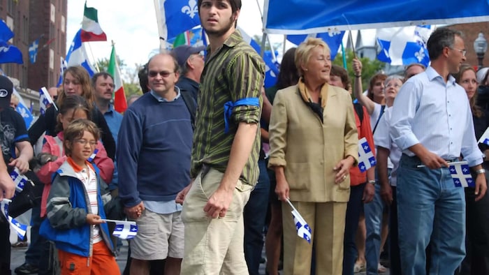 Le dg manifeste avec Pauline Marois.
