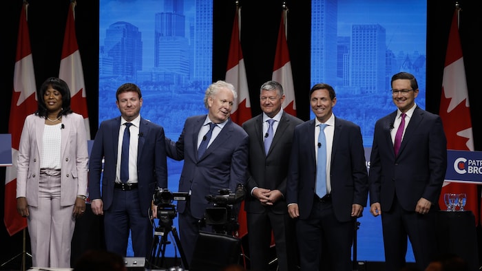 Les six candidats sur scène