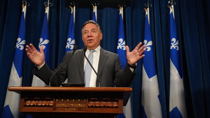 Le premier ministre François Legault s'adresse aux journalistes.
