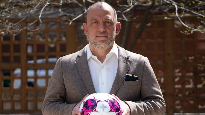 Costa Smyniotis.