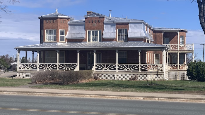 Le presbytère de Caraquet.