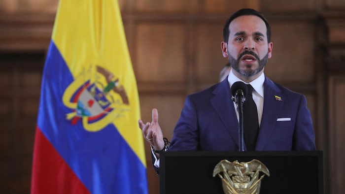 Le président colombien Abelardo de la Espriella s'exprime lors d'une conférence de presse.
