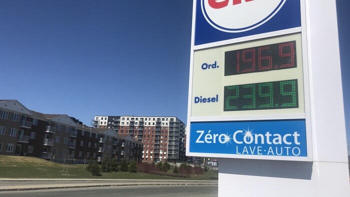 Lundi matin, le diesel se vendait près de 2,40 $ le litre dans la région de Québec, un prix beaucoup plus élevé que l’essence ordinaire.