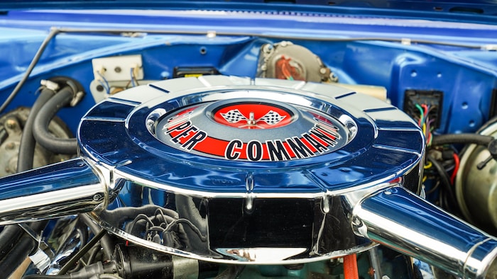 Le moteur d'une voiture ancienne. 