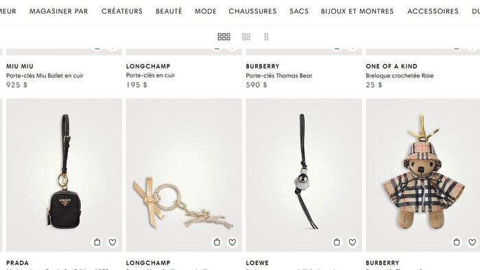 Capture d'écran du site web de Holt Renfrew. Des porte-clés sont affichés ainsi que leur prix.
