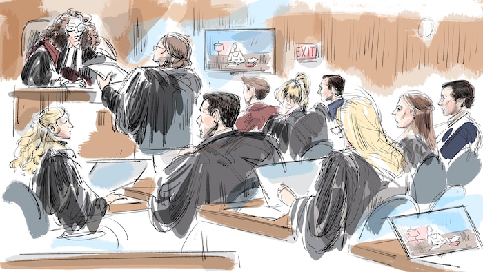 Un croquis d'une salle d'audience du palais de justice de London où on voit la juge, la procureure, les accusés et leurs avocats.