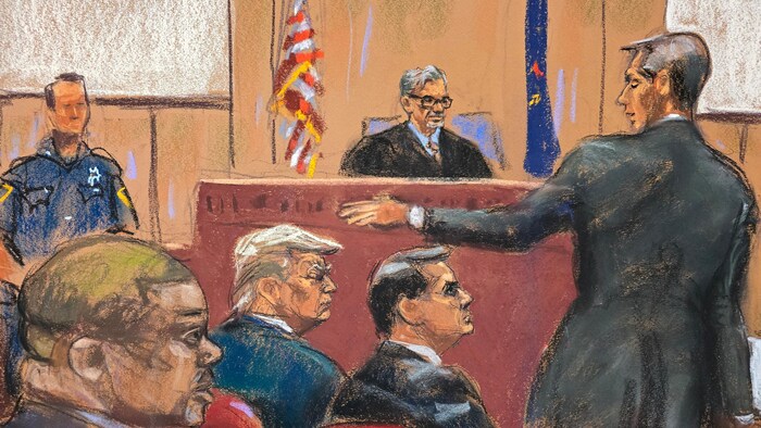 Illustration judiciaire du procureur Matthew Colangelo, debout, sous le regard du juge, de Donald Trump et de son avocat Todd Blanche.