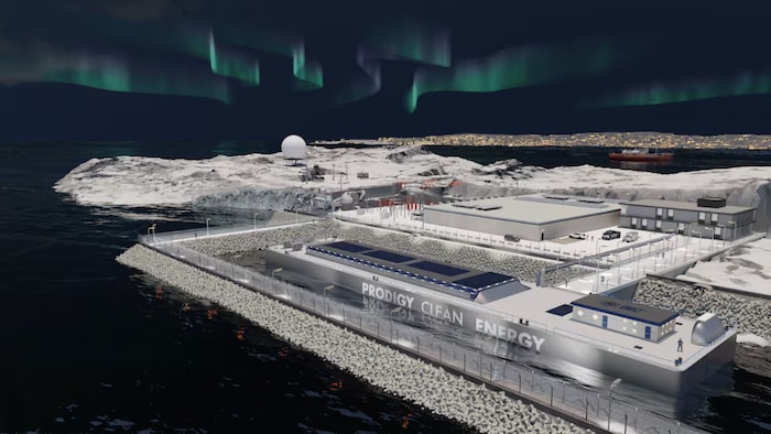 Une installation énergétique moderne en bord de mer, entourée de neige et de glace.
