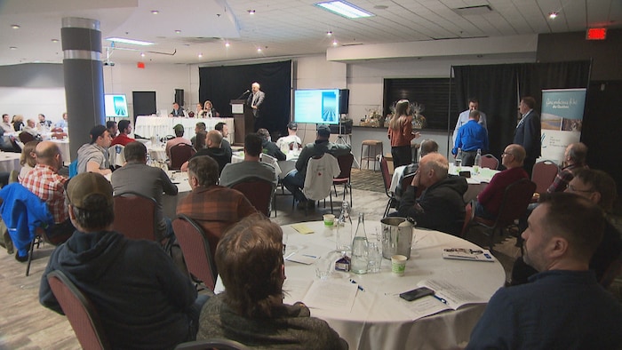 Des personnes en assemblée.