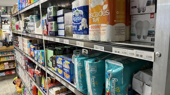 Des produits à vendre dans un magasin.