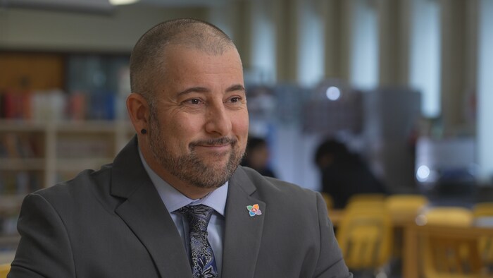 Portrait du directeur général adjoint à la Division scolaire franco-manitobaine, Joël Mangin.