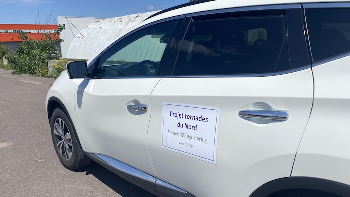 Une voiture utilisée par l'équipe du Projet tornades du Nord de l'Université Western en Ontario.