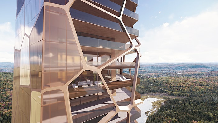 Image générée par la firme d'architecture où on voit un plan rapproché de l'édifice, des divans dans un appartement et un secteur boisé à l'horizon.
