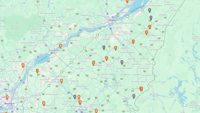 Une carte de Chaudière-Appalaches avec les projets éoliens projetés et en service.