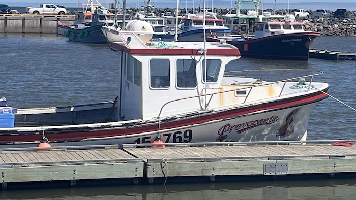 Un bateau de pêche amarré au quai de Saint-Isidore dans la Péninsule acadienne. 