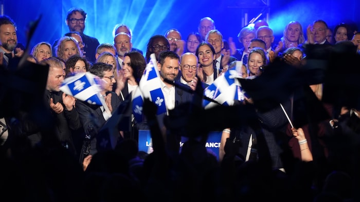 Les membres du PQ sur scène.