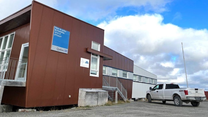 Le palais de justice de Puvirnituq.