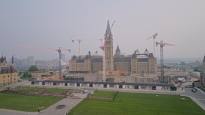 Une photo du Parlement d'Ottawa montrant la qualité de l'air.