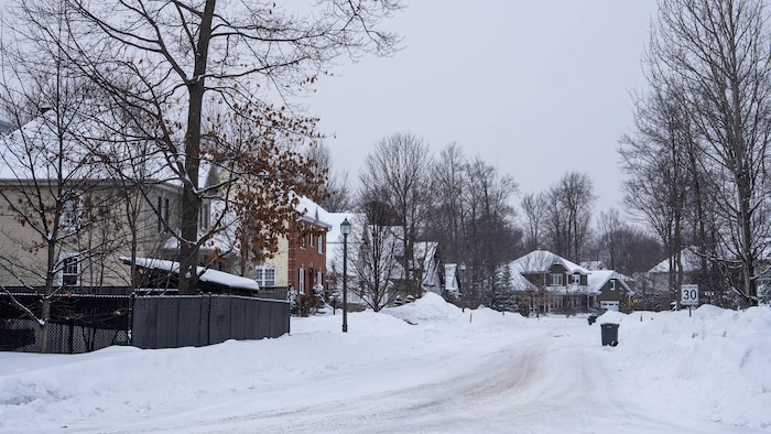 Un quartier résidentiel en hiver.
