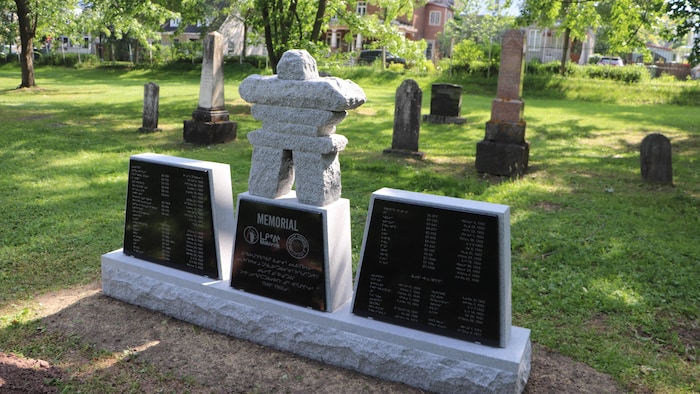 Memoriale Inuit Périple émotif pour des Inuit en visite sur le site d’un ancien ...