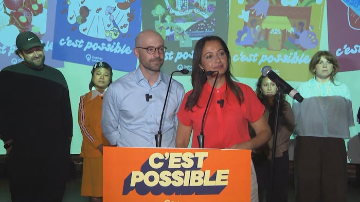 Sol Zanetti et Ruba Ghazal en conférence de presse.