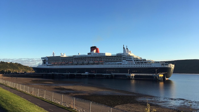 Le Queen Mary II a accosté au quai des croisières de La Baie tôt dimanche matin