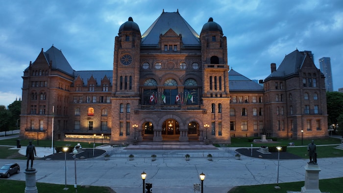 مبنى الجمعية التشريعية لمقاطعة أونتاريو في تورونتو.
