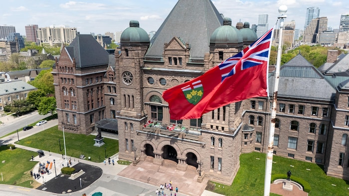 Images aériennes de l’Assemblée législative de l’Ontario, Queen’s Park, le 15 mai 2025, jour du budget.