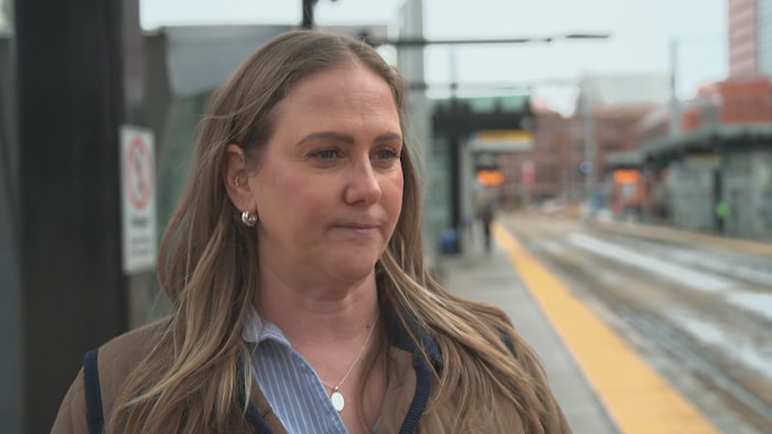 La directrice de l'association des commerçants du centre-ville d'Edmonton plaide pour que ses membres obtiennent des indemnités durant les travaux du train léger.