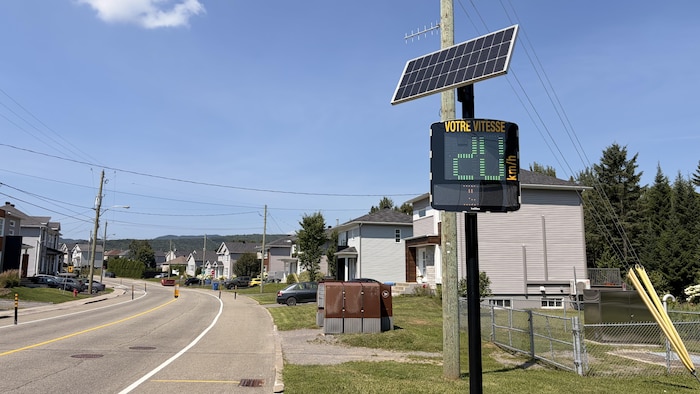 Un radar affiche une vitesse de 20 km/h.